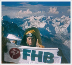 A cs�csfot�: Ugyan Anita a Mount Everest cs�cs�n.